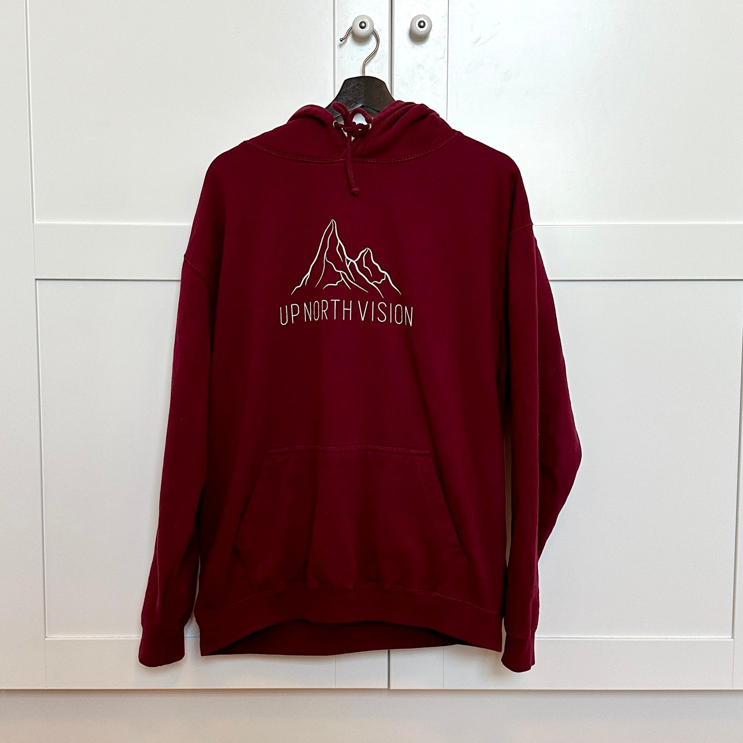 Mountain Hoodie Burgundy XL sitter som L (Arkiv)